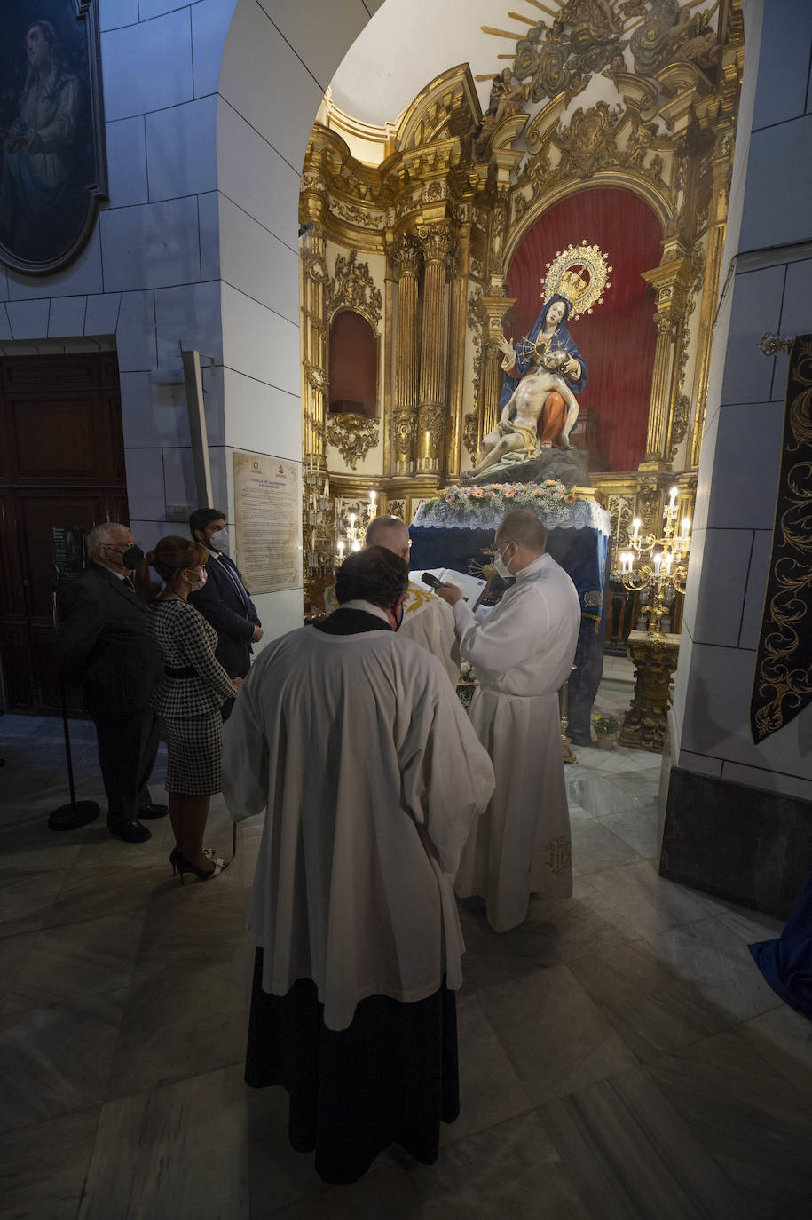 Fotos: Castejón entrega la Onza de Oro al Hospital de Caridad de Cartagena antes del Viernes de Dolores