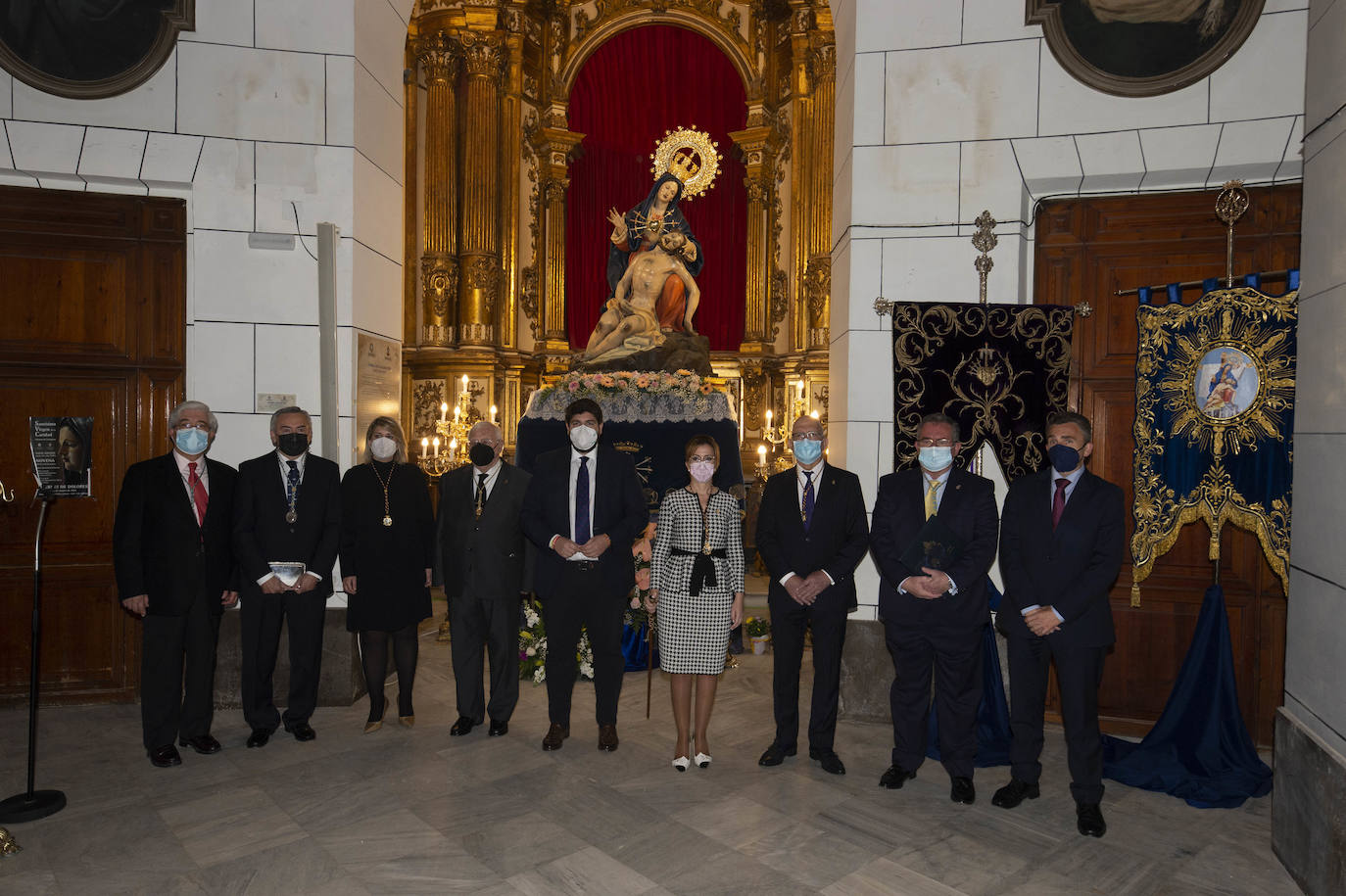 Fotos: Castejón entrega la Onza de Oro al Hospital de Caridad de Cartagena antes del Viernes de Dolores