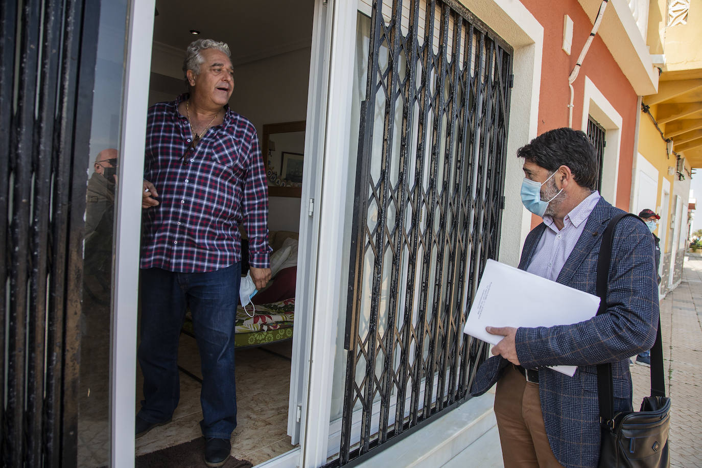 Fotos: Los dueños de la primera casa de Los Nietos con orden de derribo se niegan a entregar las llaves