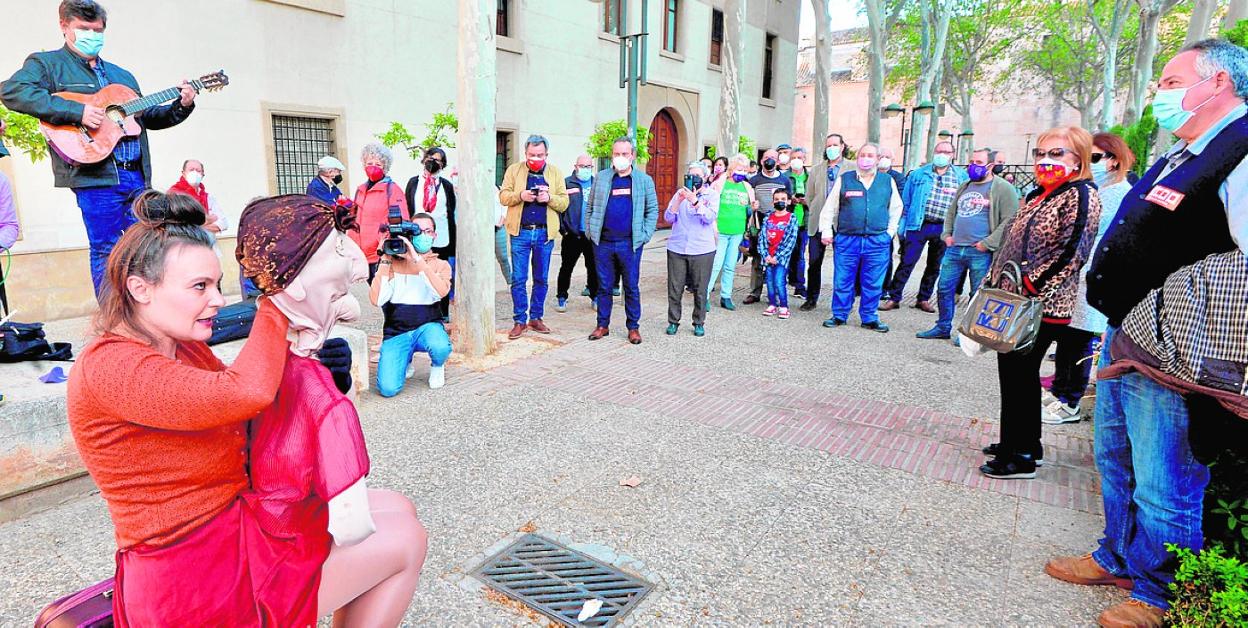 Manifestantes, ayer, frente a la sede del Gobierno regional, en San Esteban. 