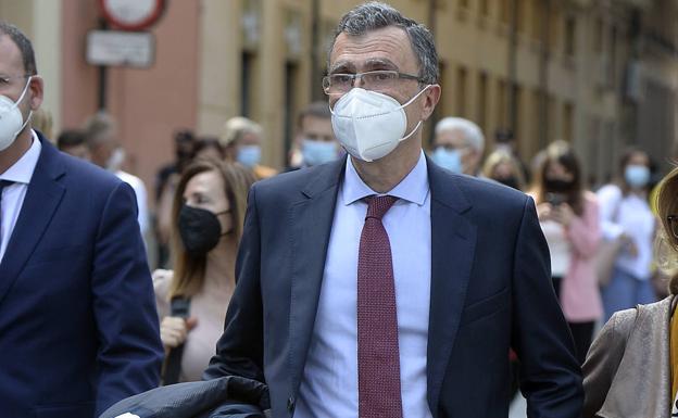 José Ballesta, este jueves, a la salida del Pleno del Ayuntamiento. 