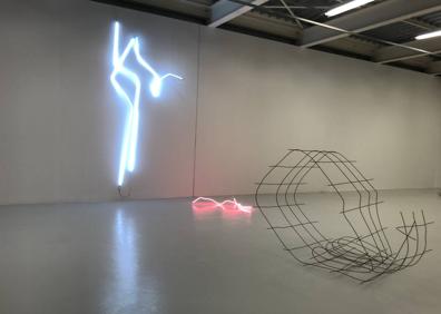 Imagen secundaria 1 - Imagen de una de las instalaciones de luz del artista muleño. Una de las piezas mostradas.