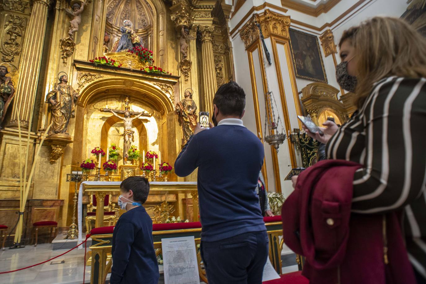 Fotos: Exposición de los pasos de la cofradía de San Pedro