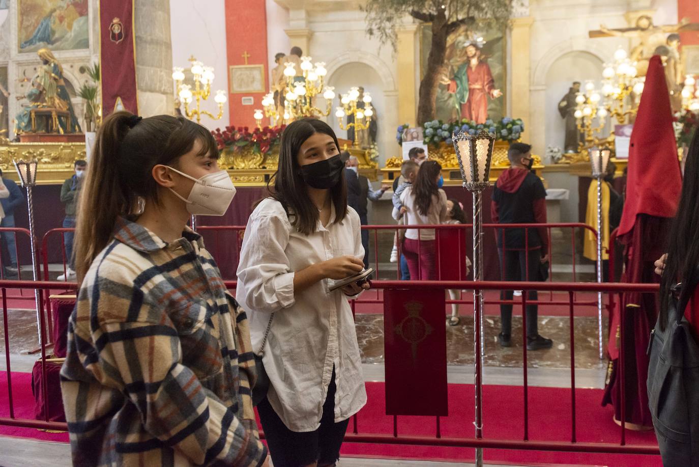 Fotos Semana Santa Murcia: Fieles del Cristo del Perdón acuden a San Antolín para recordar el tradicional besapié