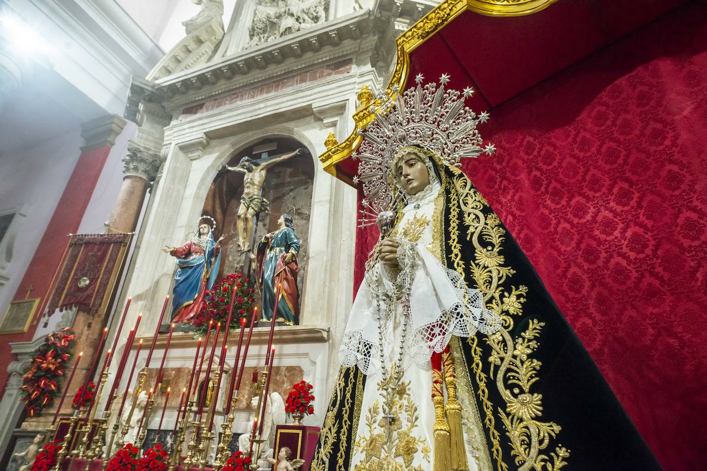 Fotos Semana Santa Murcia: Fieles del Cristo del Perdón acuden a San Antolín para recordar el tradicional besapié