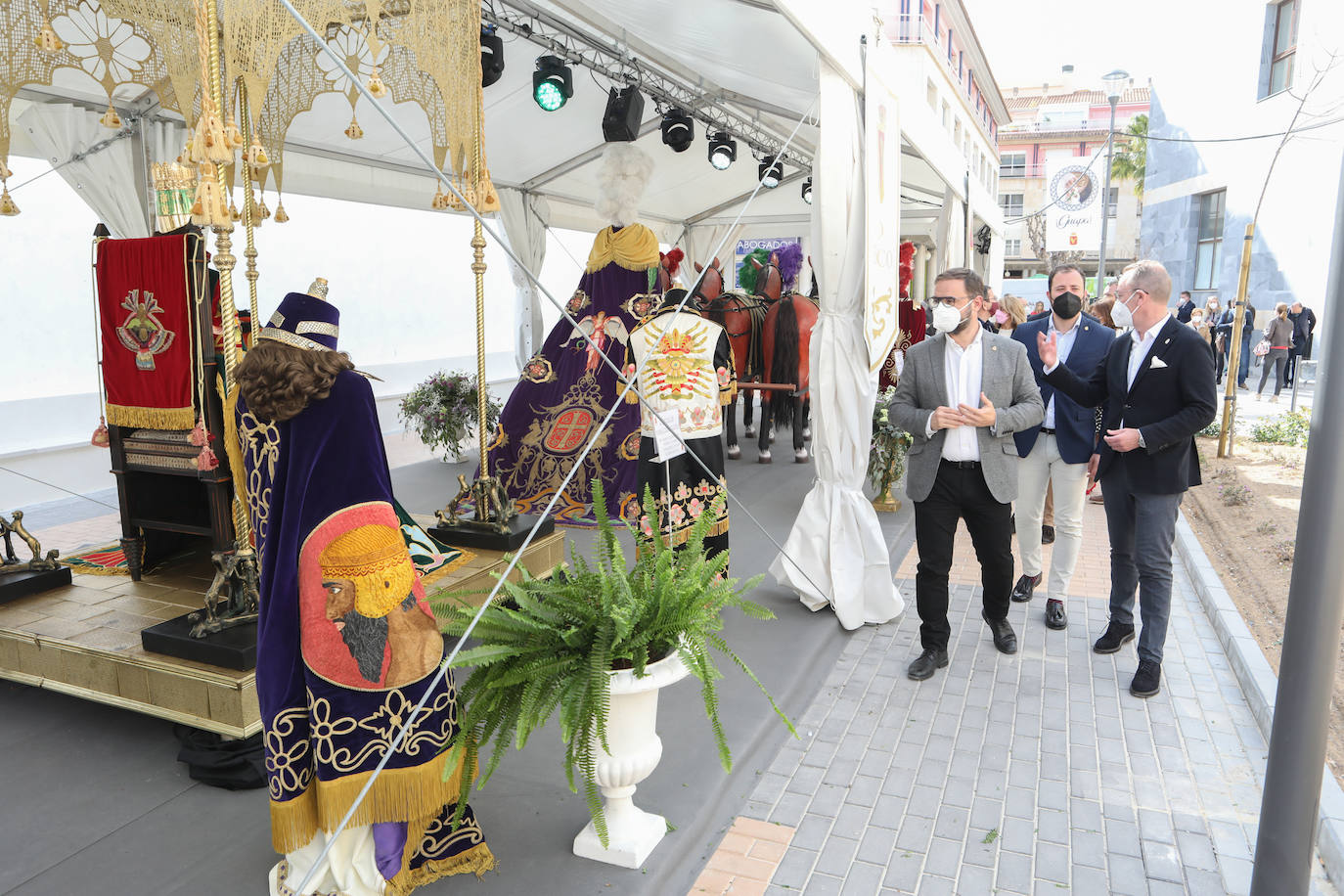 Fotos: Una procesión a pie de calle en Lorca
