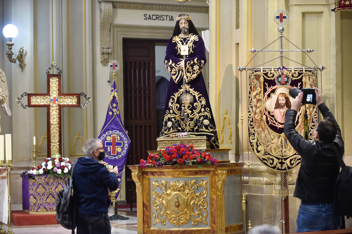 Fotos: Los murcianos visitan al Cristo del Rescate