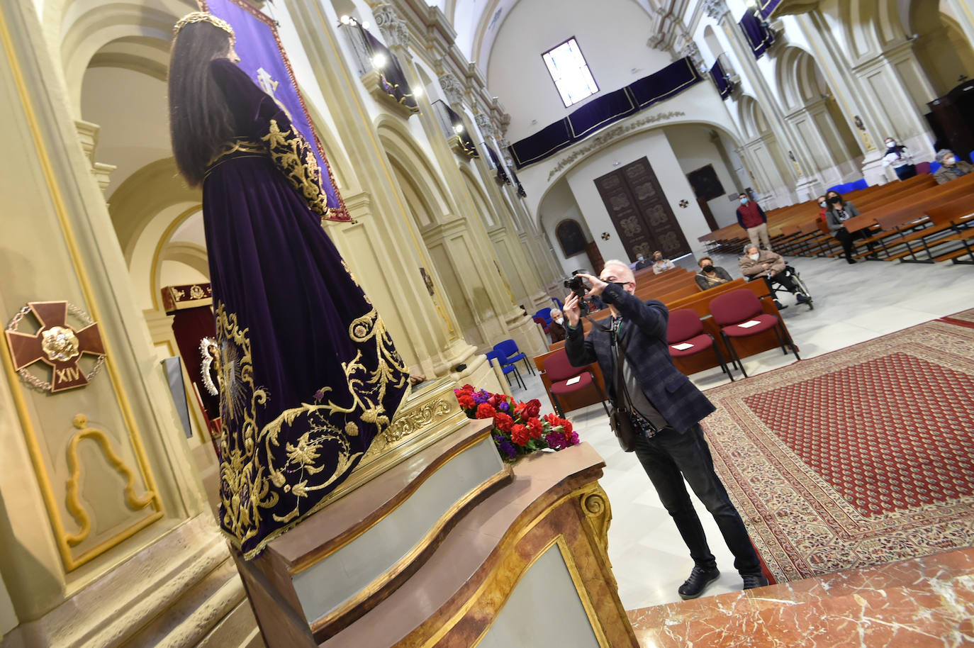 Fotos: Los murcianos visitan al Cristo del Rescate