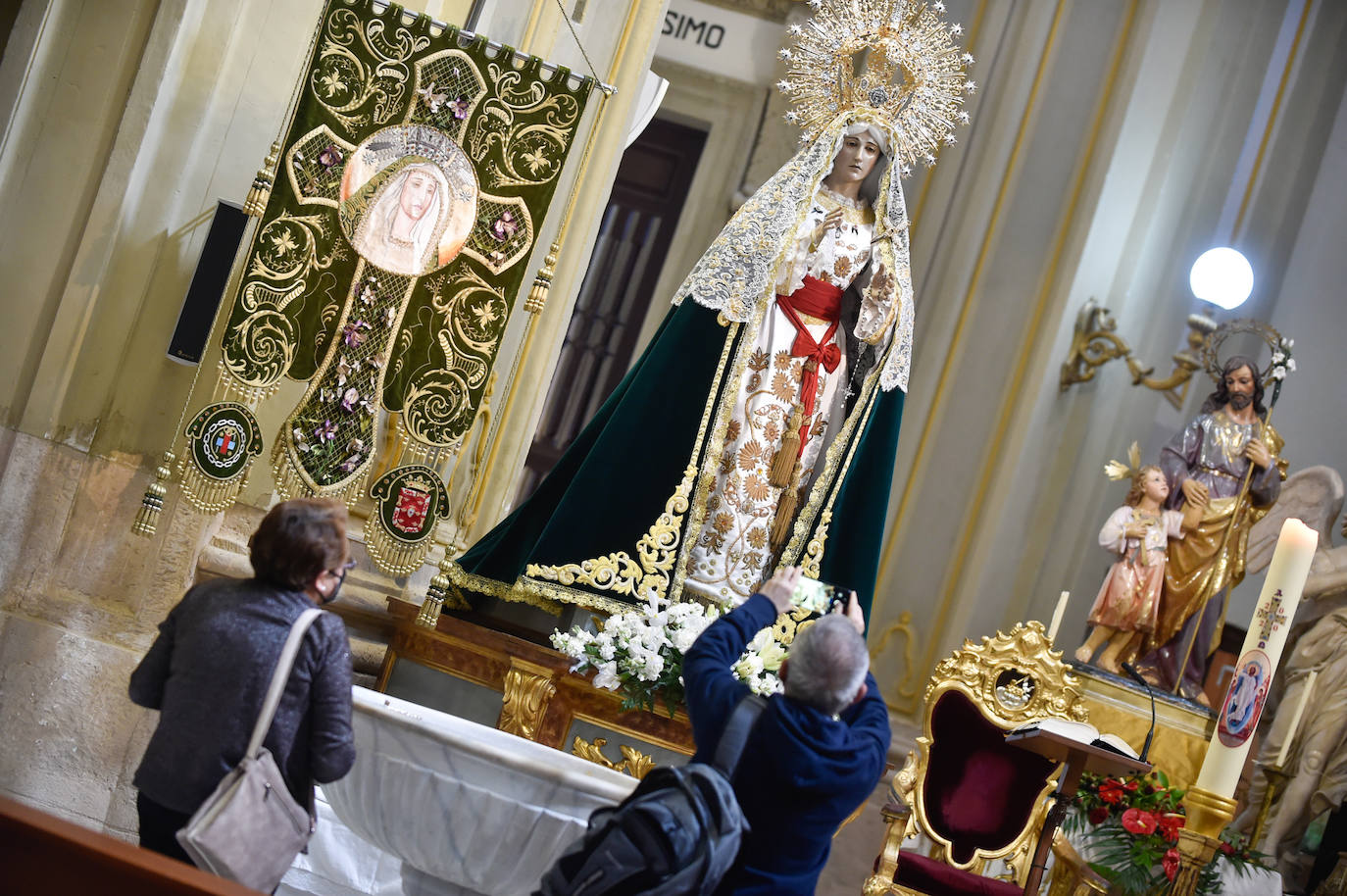 Fotos: Los murcianos visitan al Cristo del Rescate