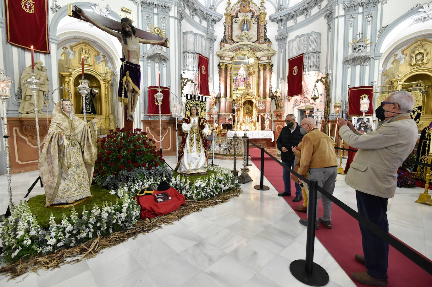 Fotos: Los murcianos visitan al Cristo del Rescate