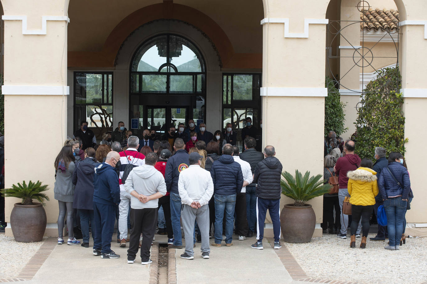 Fotos: Más de 150 empleados protestan por el ERE de La Manga Club