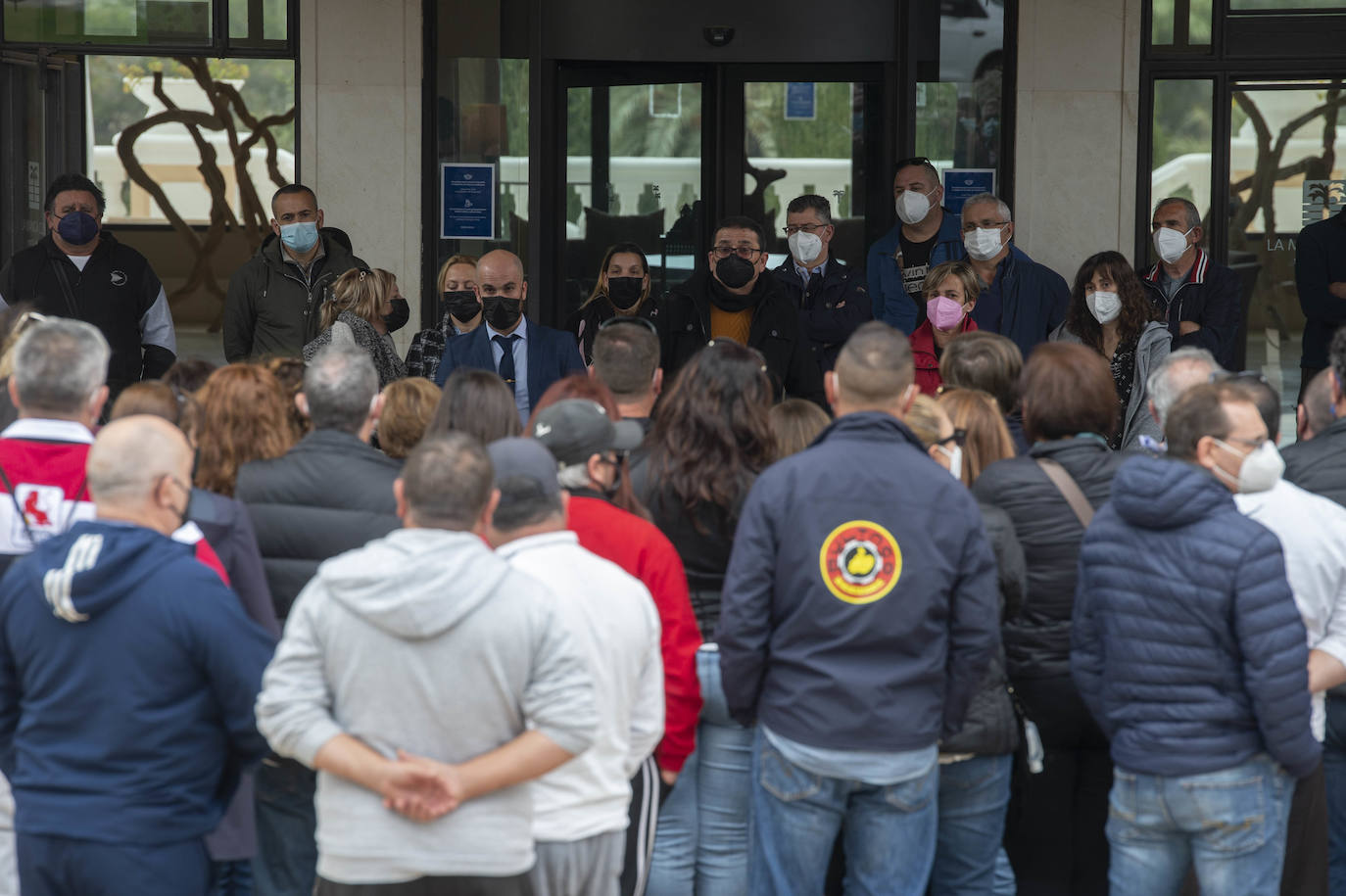 Fotos: Más de 150 empleados protestan por el ERE de La Manga Club
