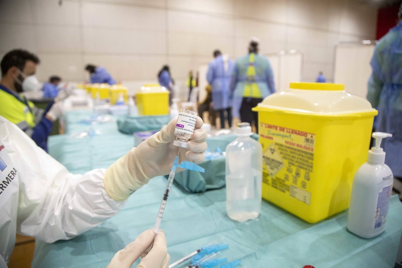 Fotos: Una vacunación masiva y deseada en Cabezo Beaza