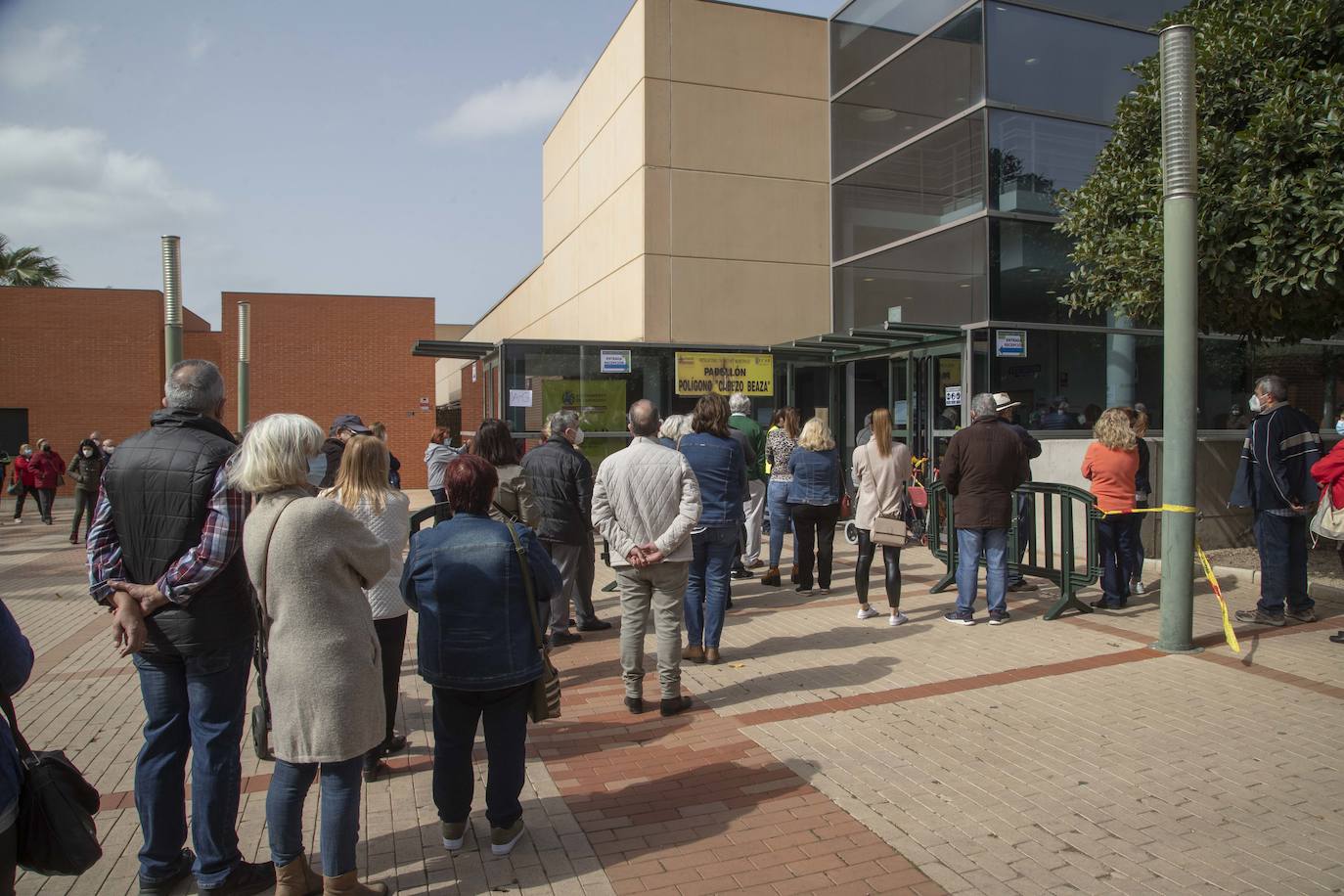 Fotos: Una vacunación masiva y deseada en Cabezo Beaza