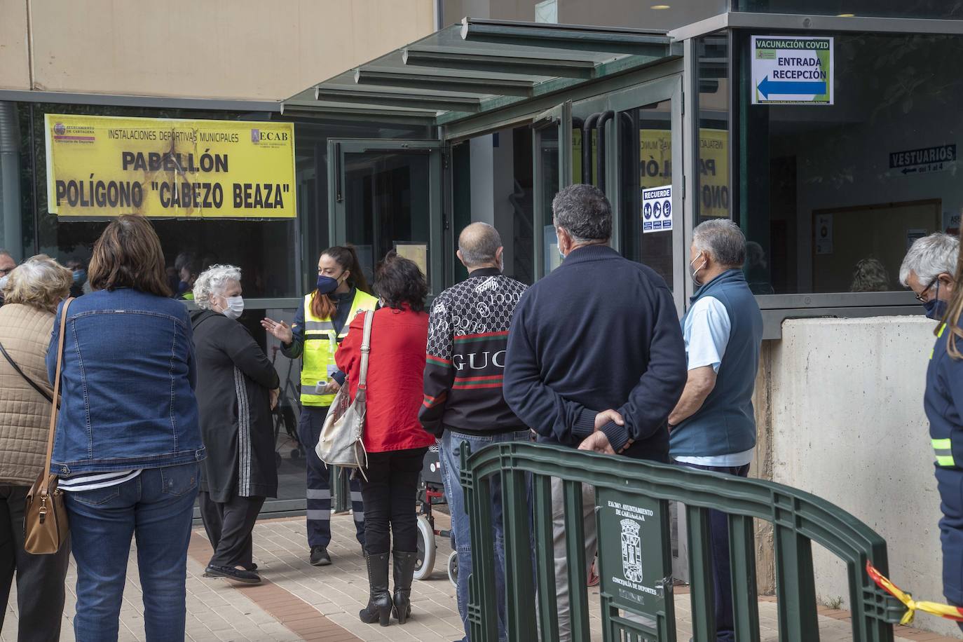 Fotos: Una vacunación masiva y deseada en Cabezo Beaza
