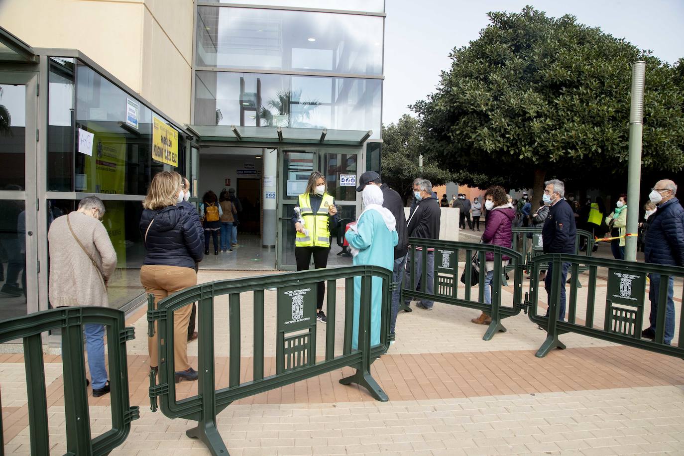 Fotos: Una vacunación masiva y deseada en Cabezo Beaza