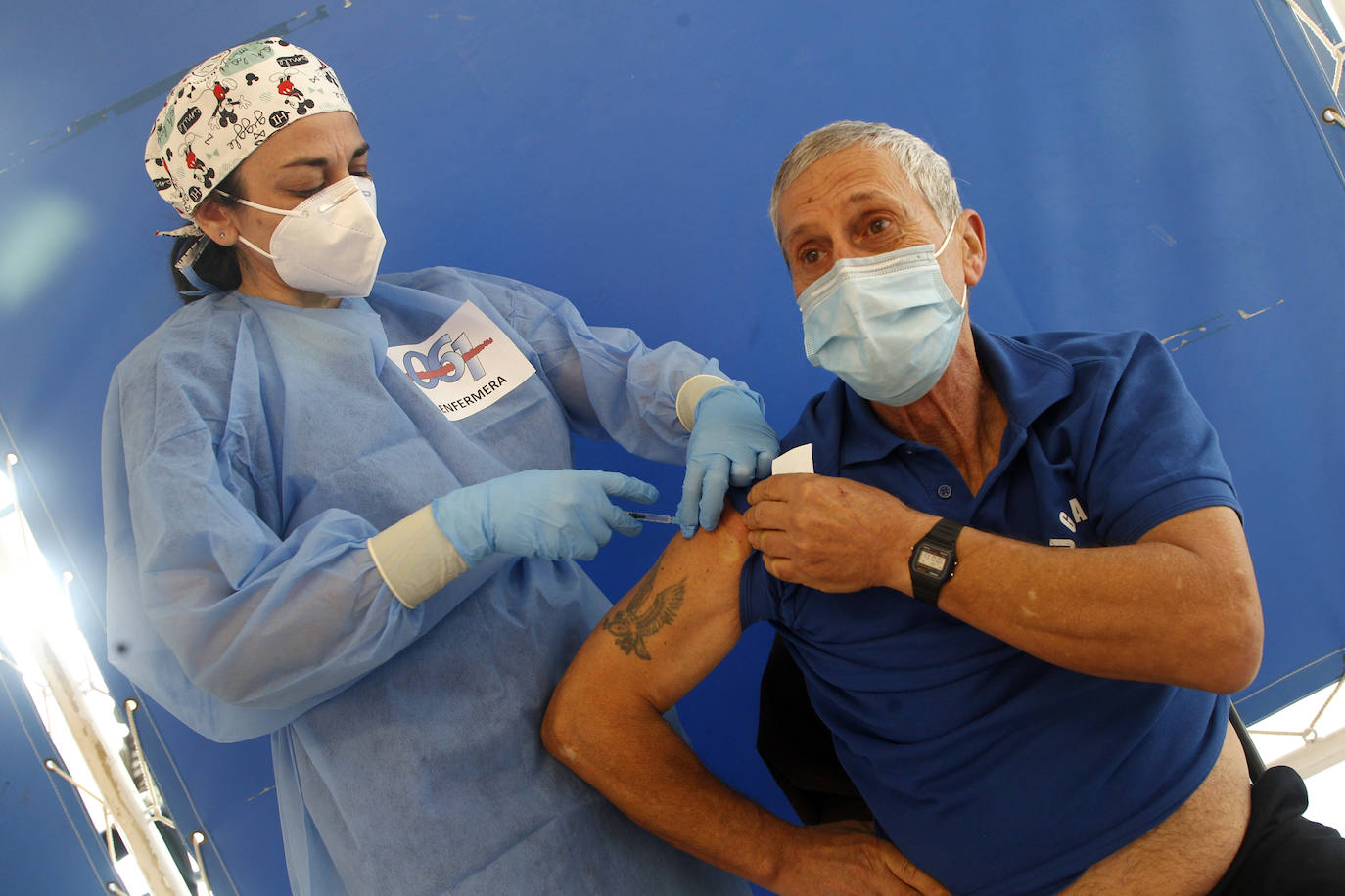 Fotos: Primeros murcianos de 64 y 65 años vacunados en el Palacio de los Deportes de Murcia