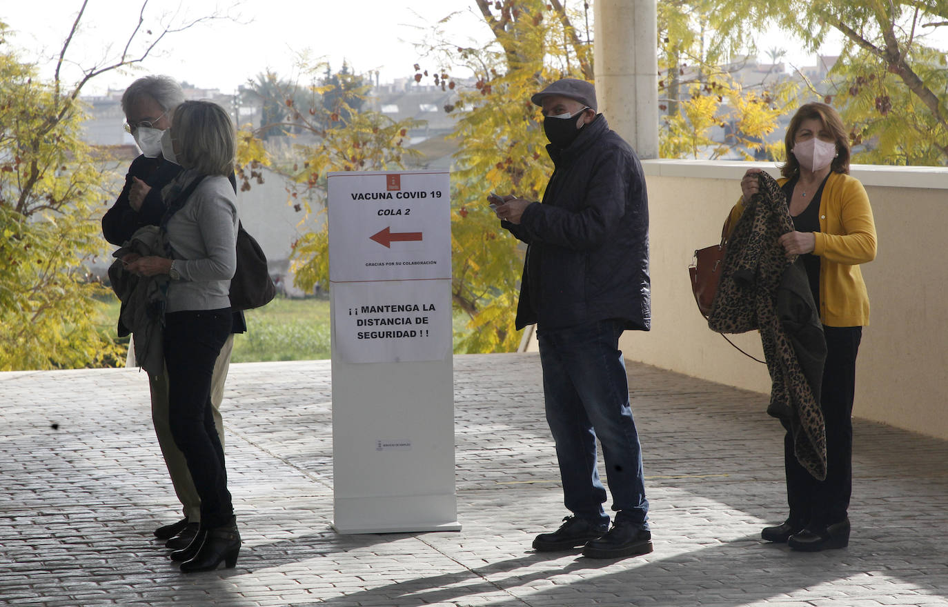 Fotos: Primeros murcianos de 64 y 65 años vacunados en el Palacio de los Deportes de Murcia