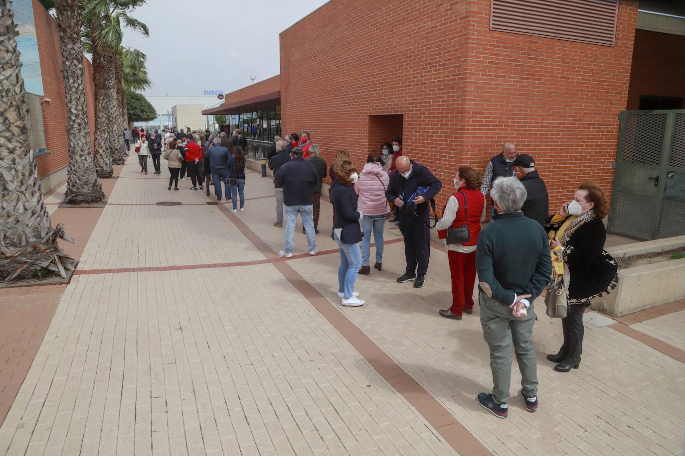 Fotos: Vacunación a personas de 64 y 65 años en Cartagena durante el Jueves Santo