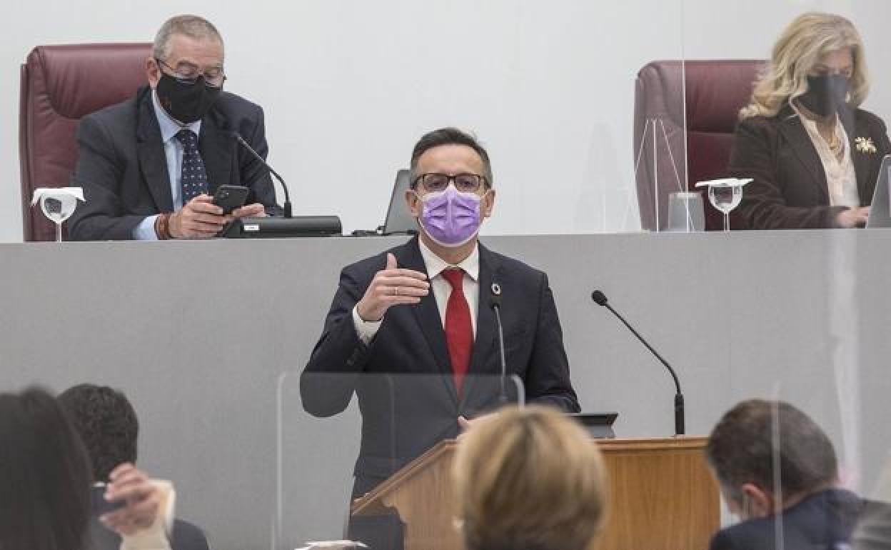 Diego Conesa en una de sus intervenciones en el debate de la moción de censura.