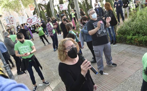 Concentración en contra del nombramiento de María Isabel Campuzano en Murcia.