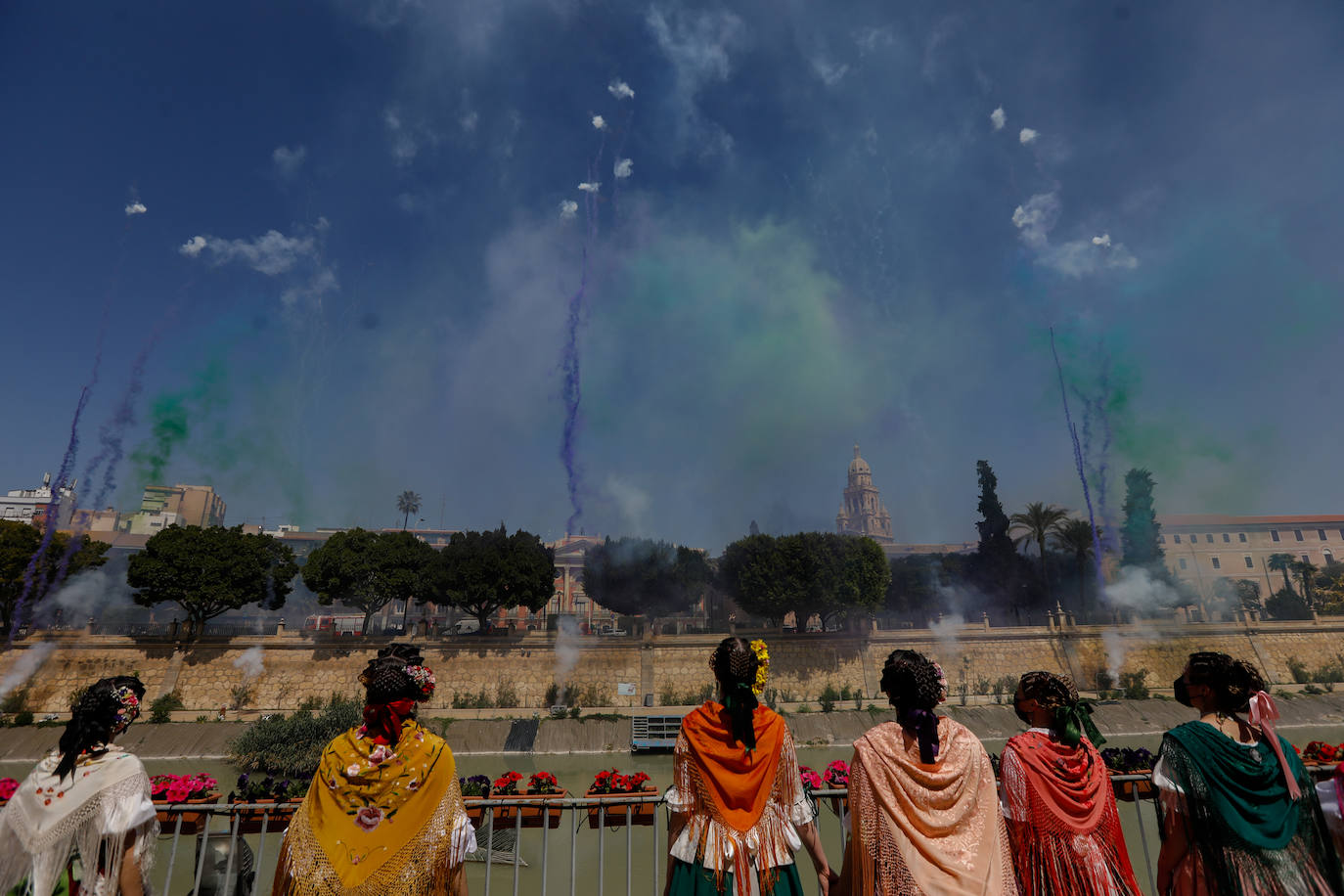 Fotos: La &#039;tronaera&#039; huertana cubre de color el cielo de Murcia