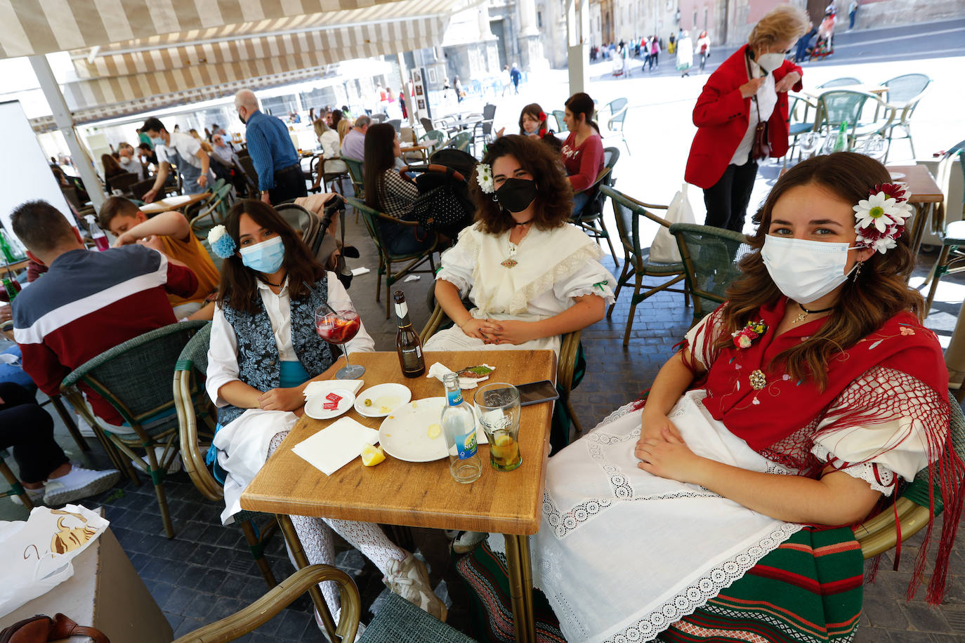 Fotos: Los murcianos celebran este atípico Bando de la Huerta en las terrazas de los bares