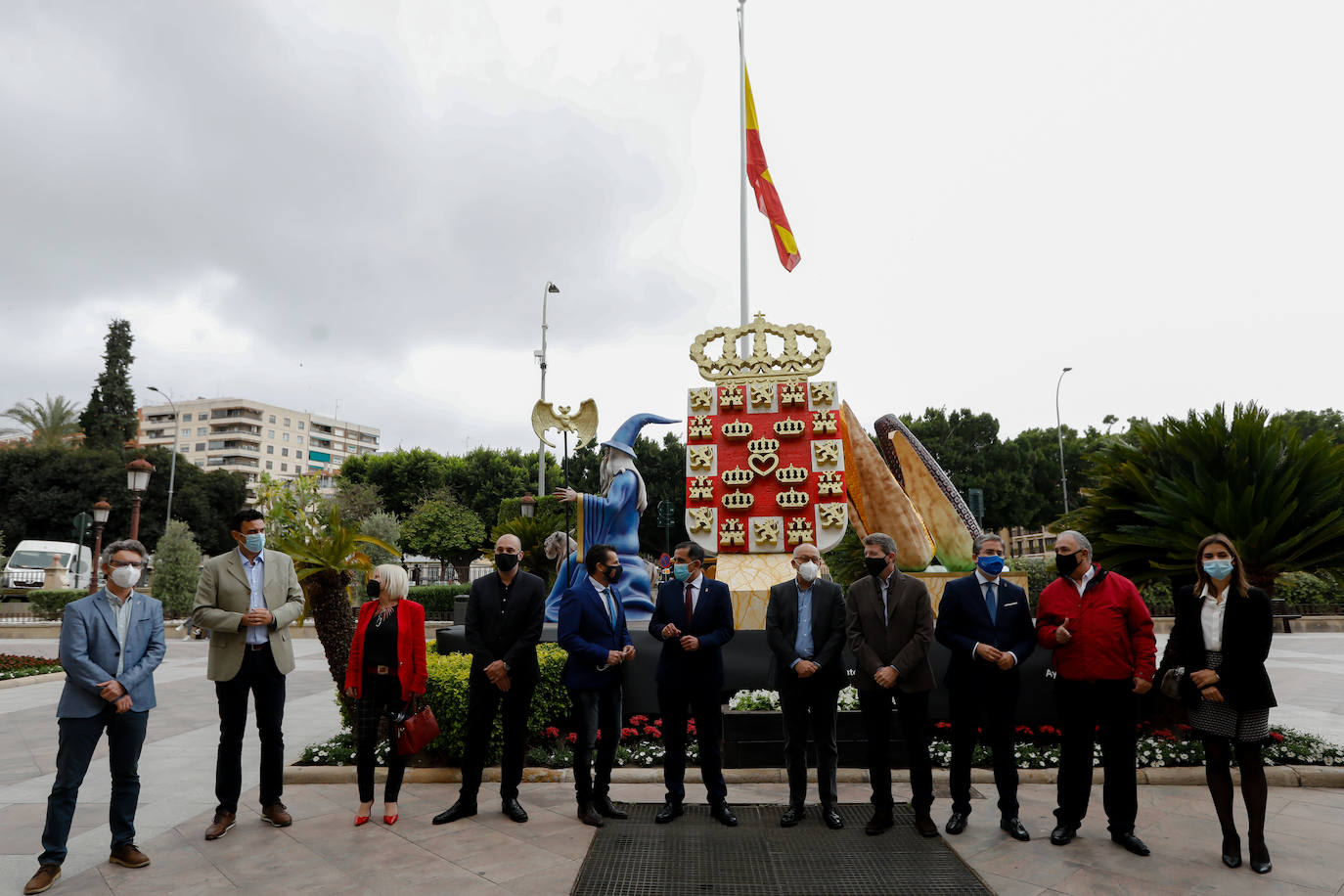 Fotos: A falta de desfiles, los símbolos del Entierro toman las calles de Murcia