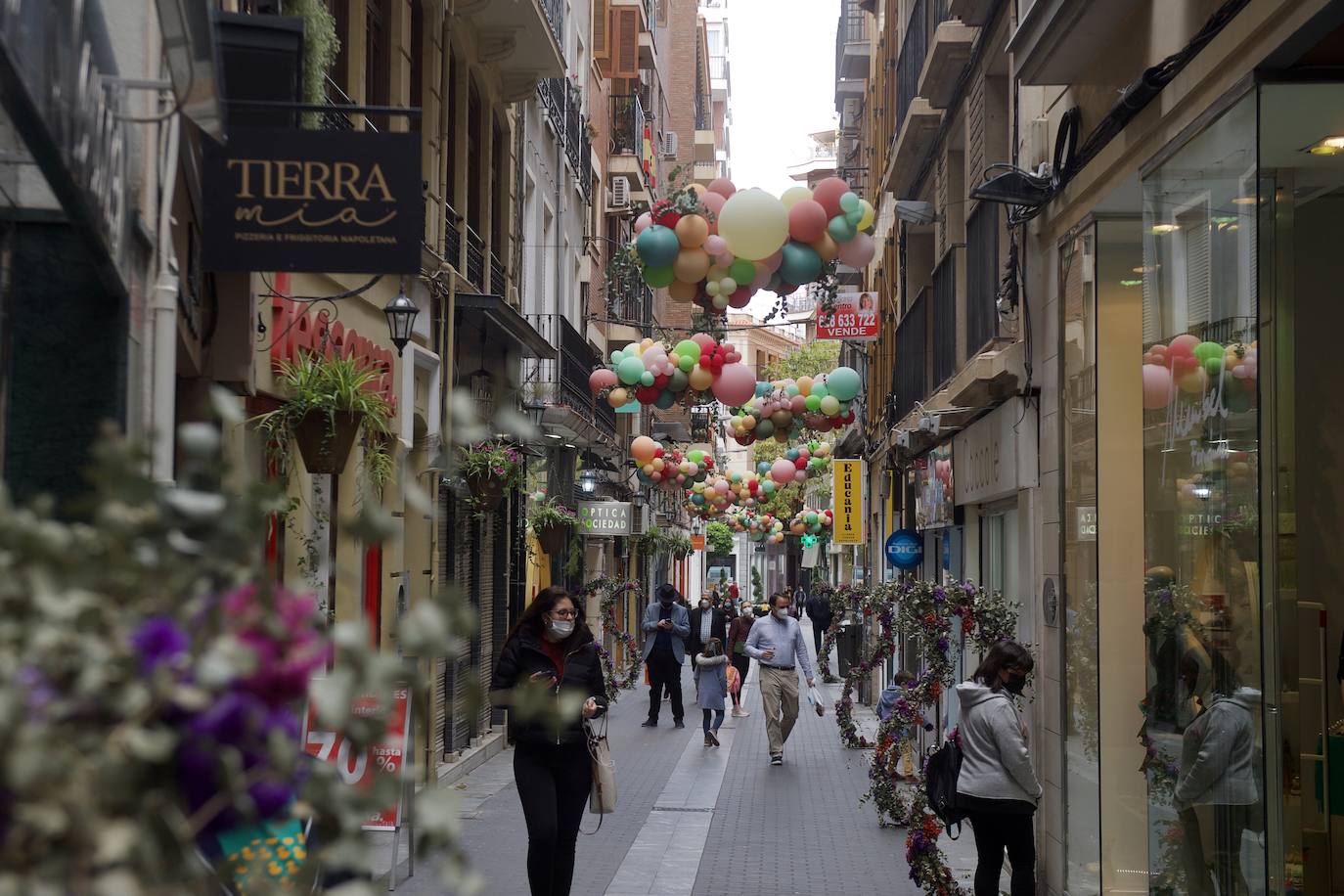 Fotos: La calle Sociedad de Murcia luce con globos de colores