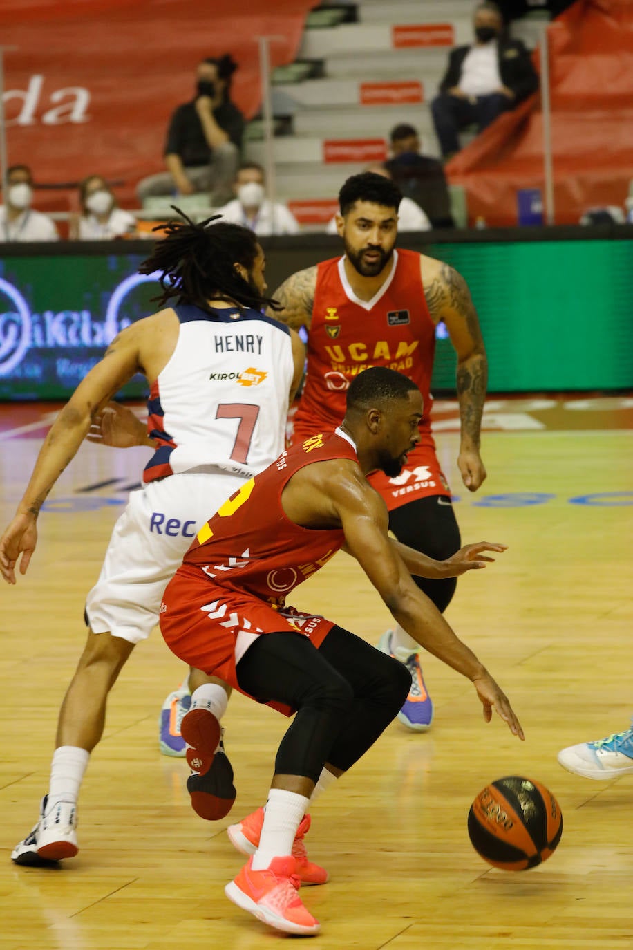 Fotos: Las imágenes del partido UCAM Murcia 92 - Baskonia 87