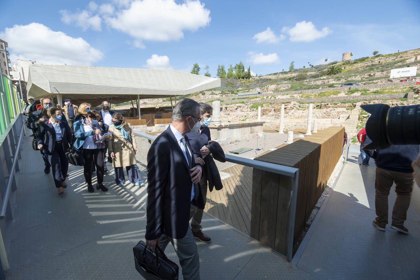 Fotos: Castejón muestra al Ministerio que la zona que prevé edificar está fuera del área arqueológica