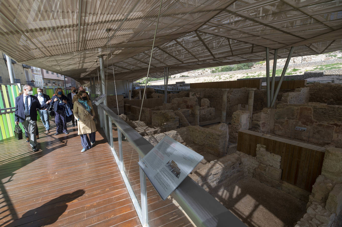 Fotos: Castejón muestra al Ministerio que la zona que prevé edificar está fuera del área arqueológica