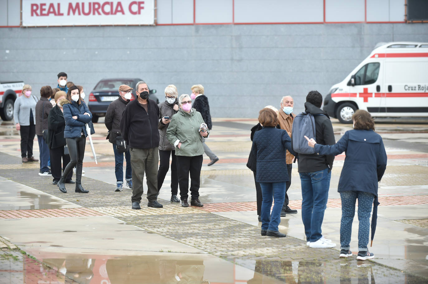 Fotos: Vacunaciones masivas contra el coronavirus en el Enrique Roca de Murcia