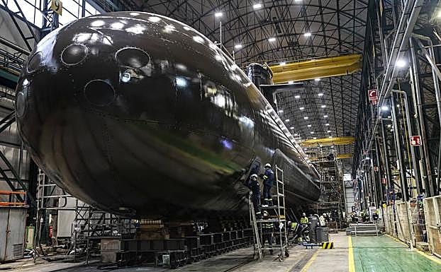Galería. Puesta a punto del submarino S-81 en el astillero de Navantia de Cartagena.