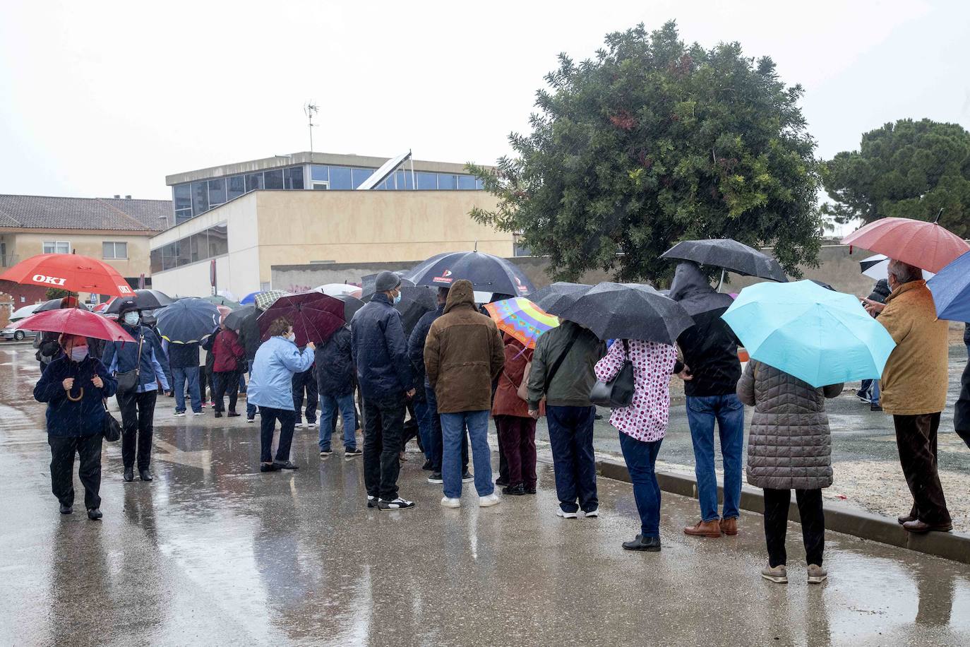 Fotos: La vacunación contra la Covid-19 congrega a 4.000 personas en el pabellón de Torre Pacheco