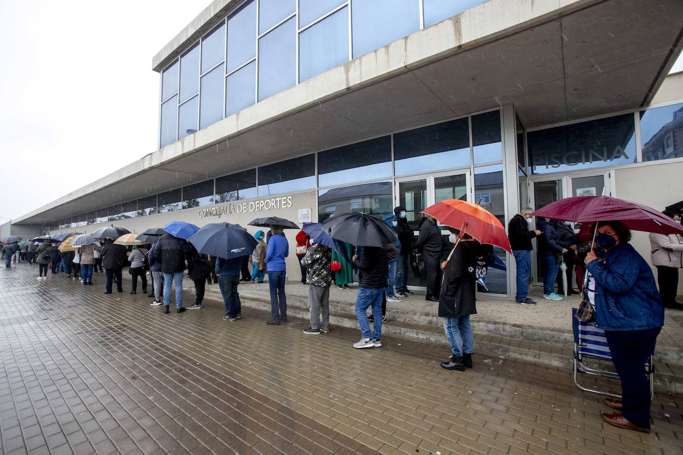 Fotos: La vacunación contra la Covid-19 congrega a 4.000 personas en el pabellón de Torre Pacheco