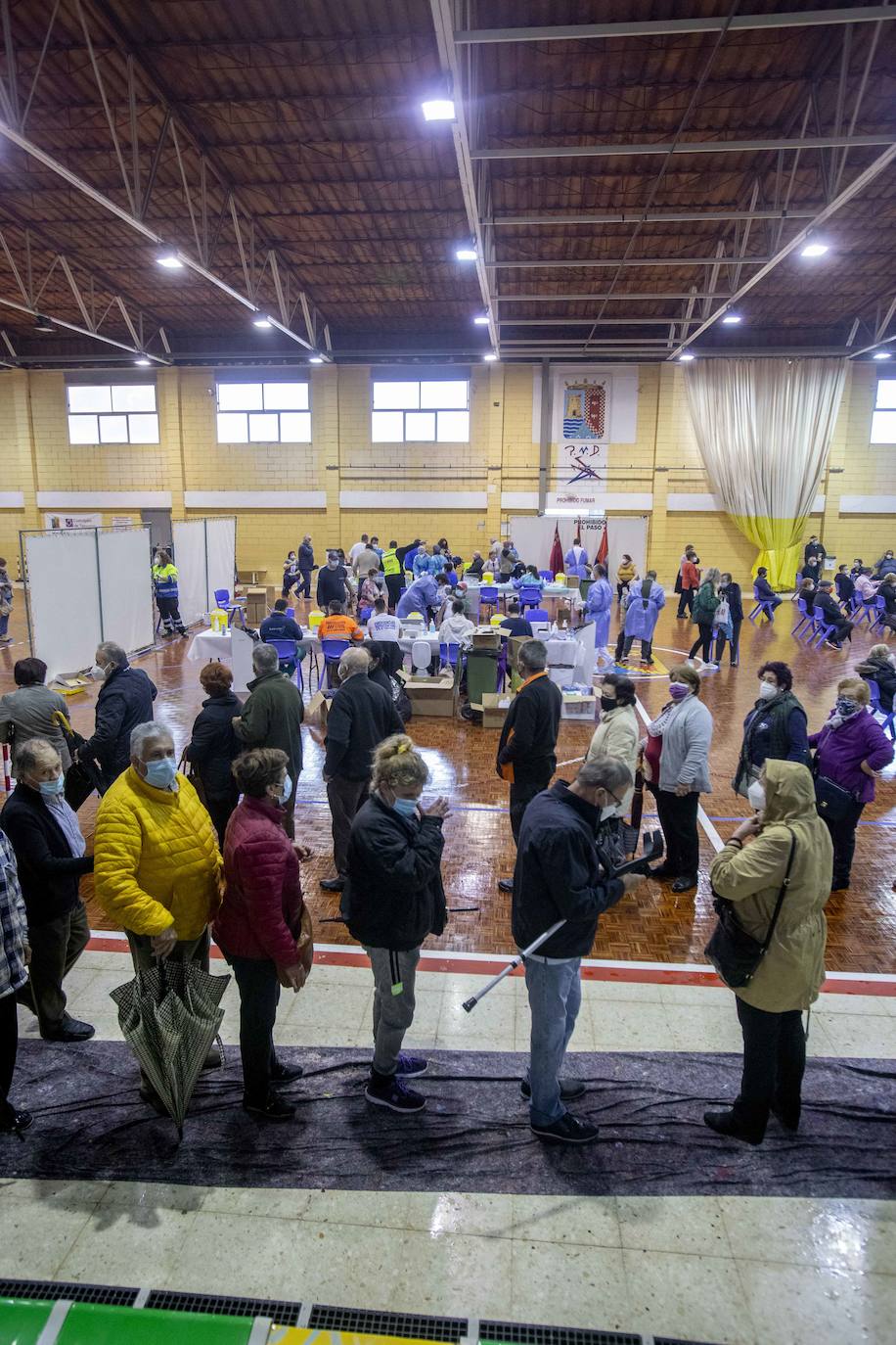 Fotos: La vacunación contra la Covid-19 congrega a 4.000 personas en el pabellón de Torre Pacheco