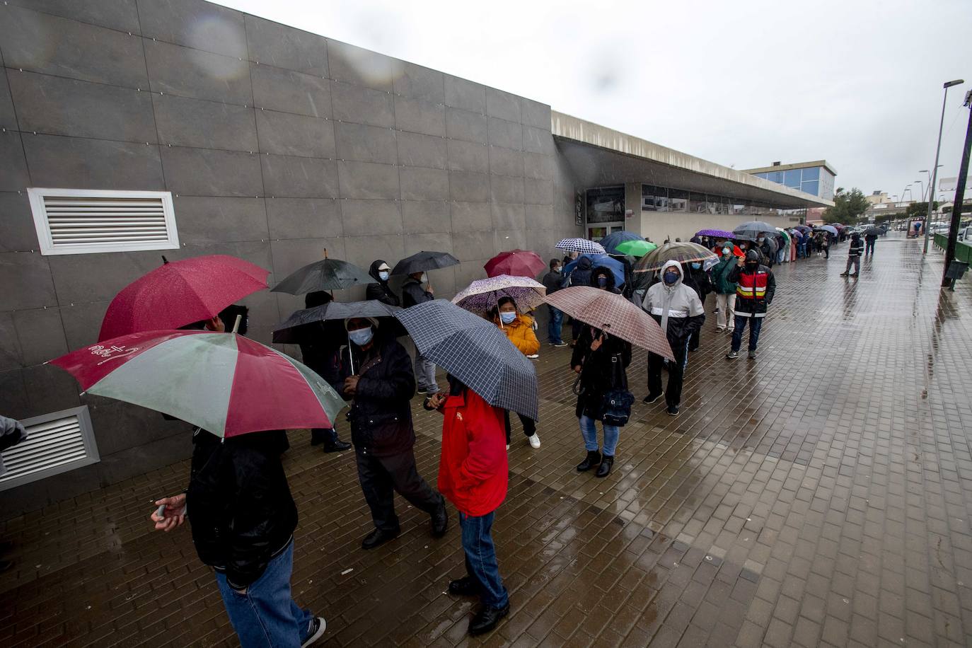 Fotos: La vacunación contra la Covid-19 congrega a 4.000 personas en el pabellón de Torre Pacheco