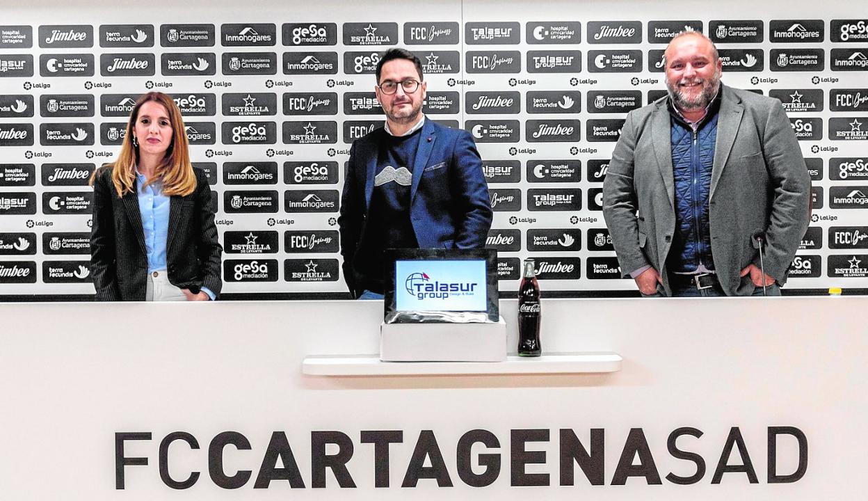Rebeca García, Paco Belmonte y Manuel Sánchez Breis, en la sala de prensa del Cartagonova el pasado mes de febrero. 