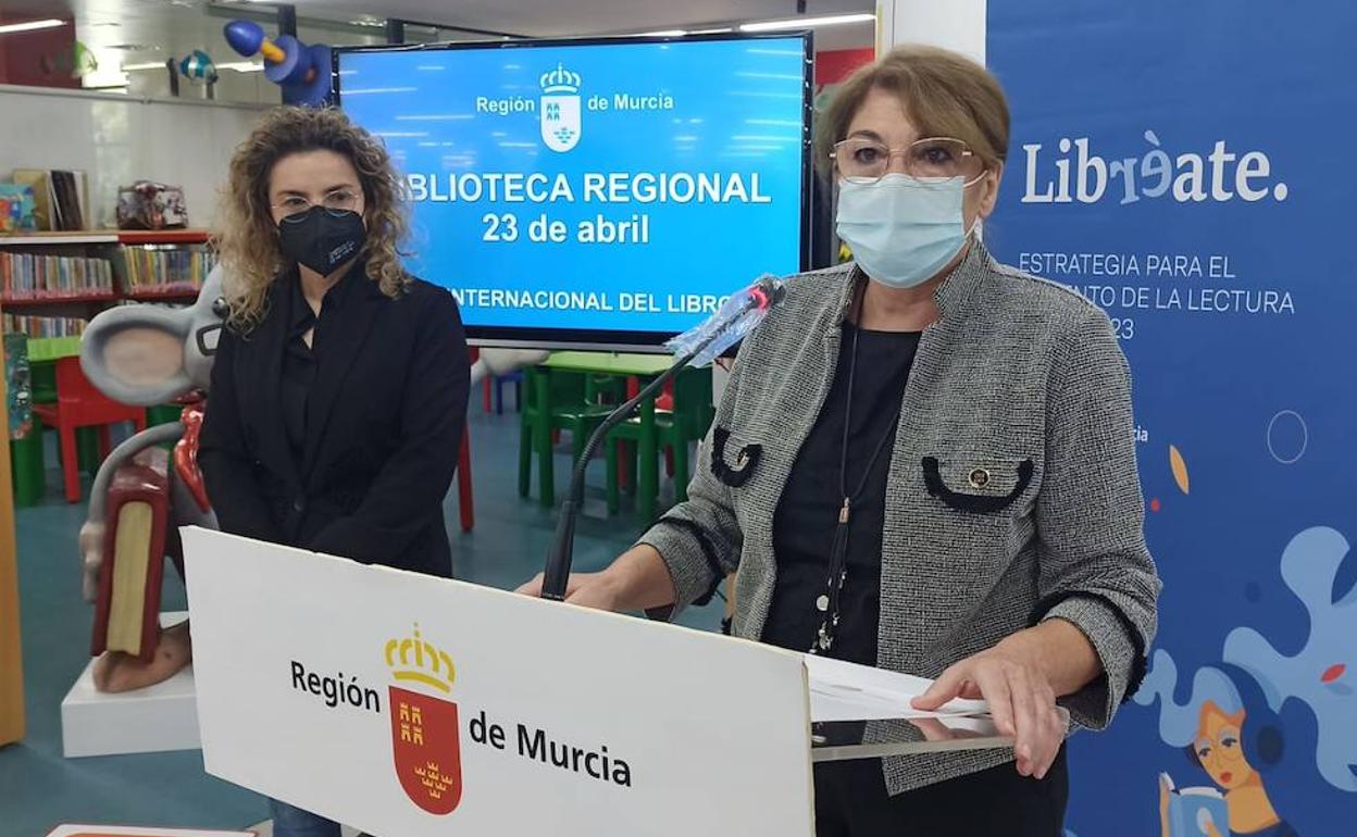 La consejera María Isabel Campuzano, en la presentación de las actividades del Día Internacional del Libro, este lunes.