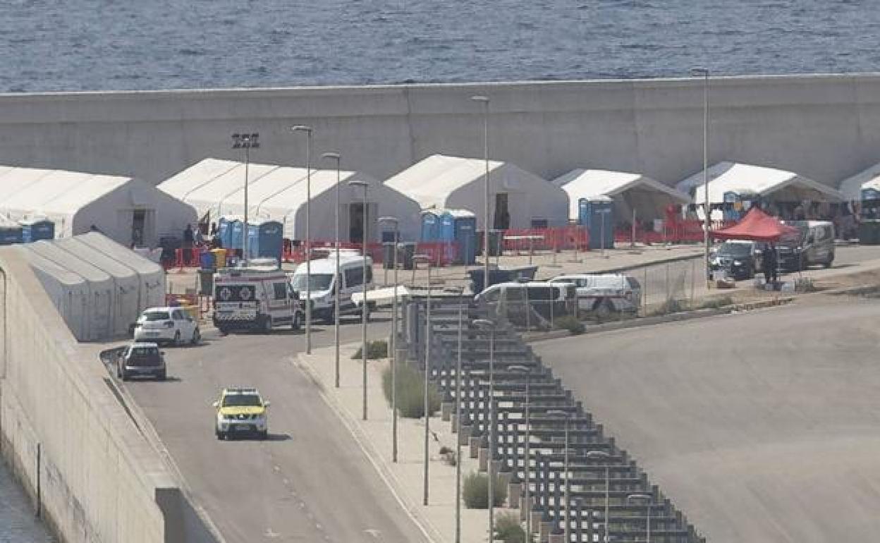 Dispositivo de atención a inmigrantes en Escombreras, en una imagen de archivo.