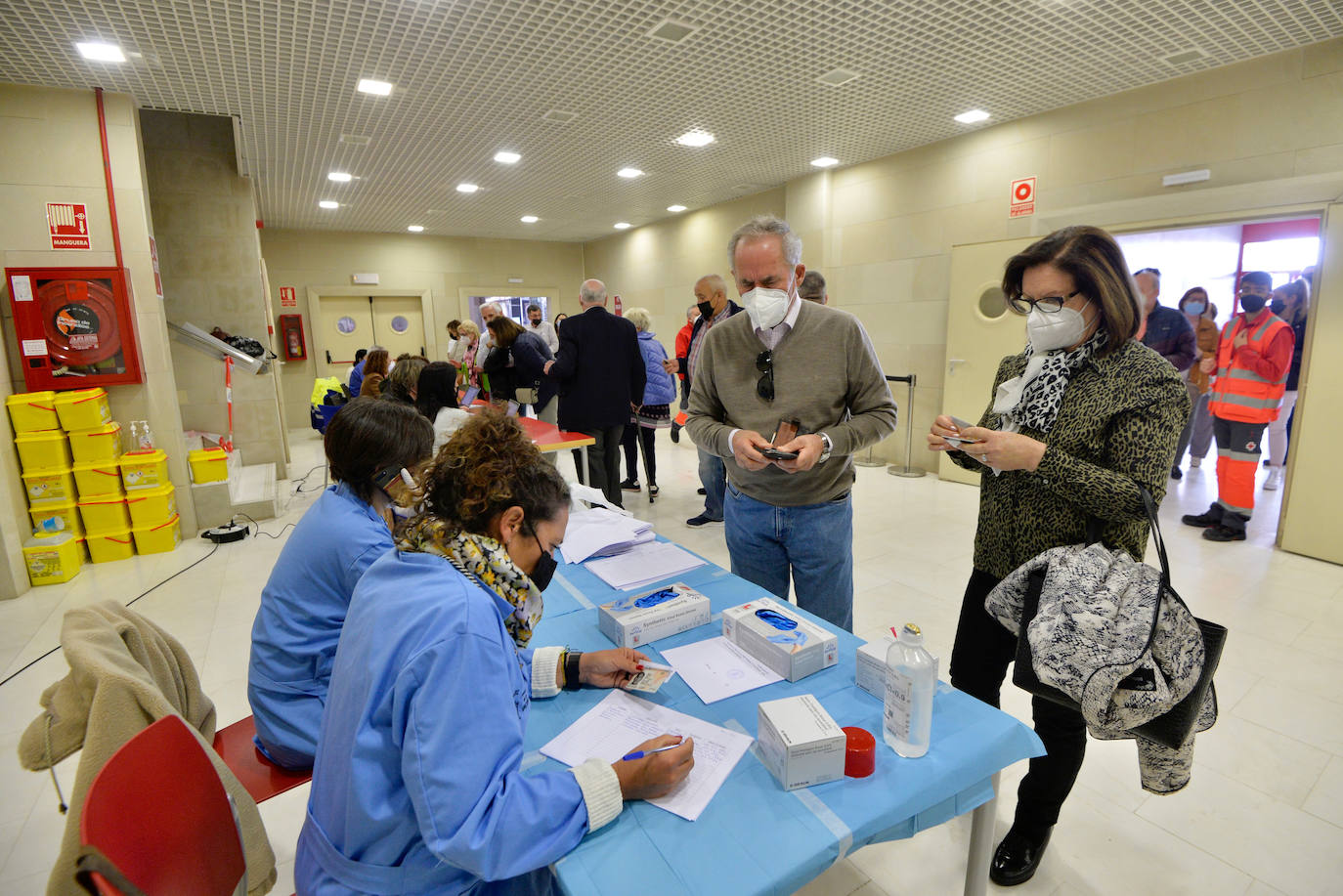 Fotos: Los pacientes en hemodiálisis de la Región comenzarán a recibir dosis de la vacuna contra la Covid esta semana