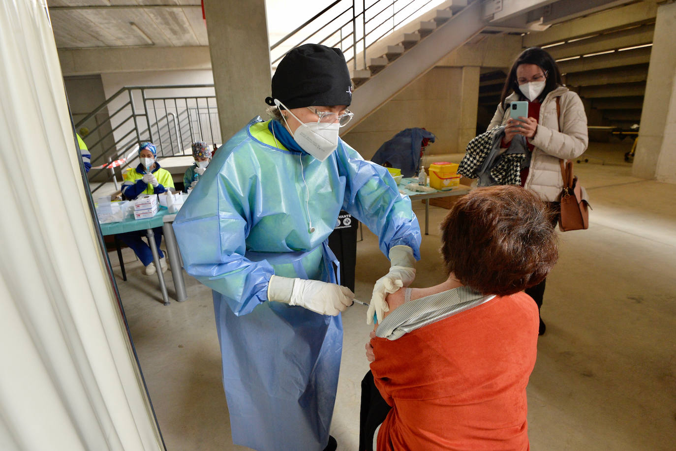 Fotos: Los pacientes en hemodiálisis de la Región comenzarán a recibir dosis de la vacuna contra la Covid esta semana