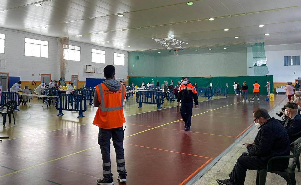Jornada de vacunaciónen en el Pabellón 1 de la Ciudad Deportiva El Romeral de Molina. 