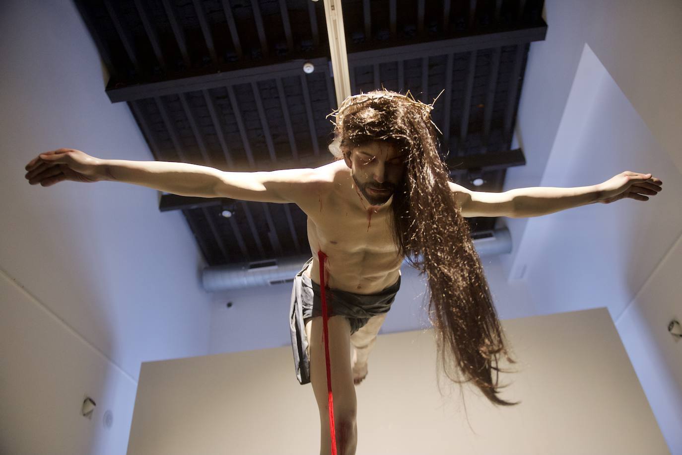 Fotos: Un Cristo «brutal» de Santiago Ydáñez