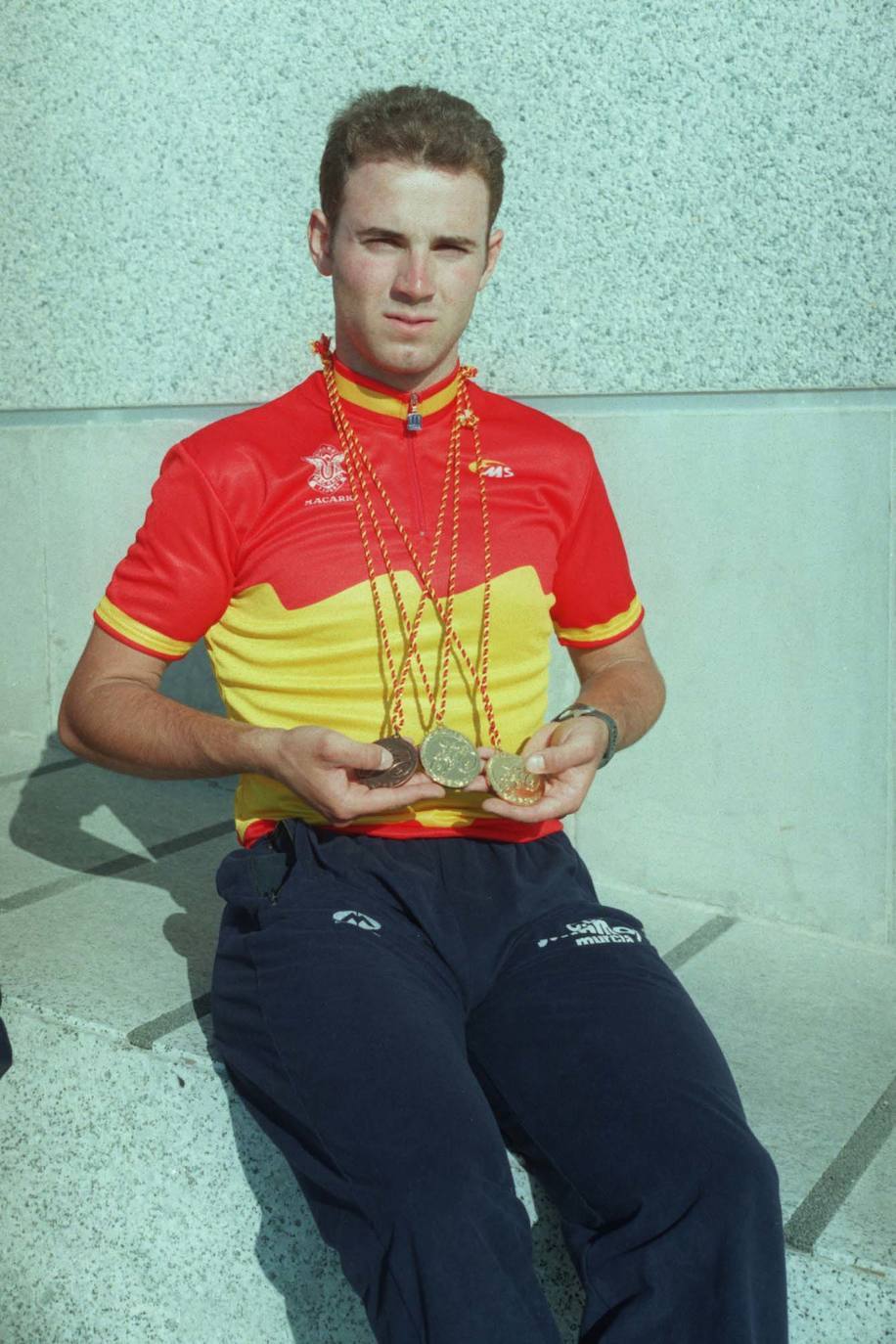 Valverde, en 1998, tras proclamarse campeón de España junior en pista.