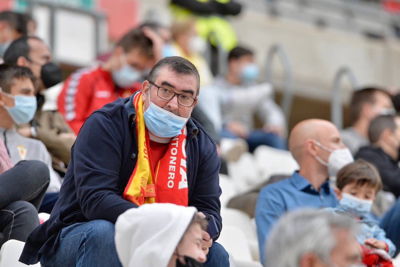 Fotos: Las mejores imágenes de la afición del Murcia durante el encuentro ante el Linense