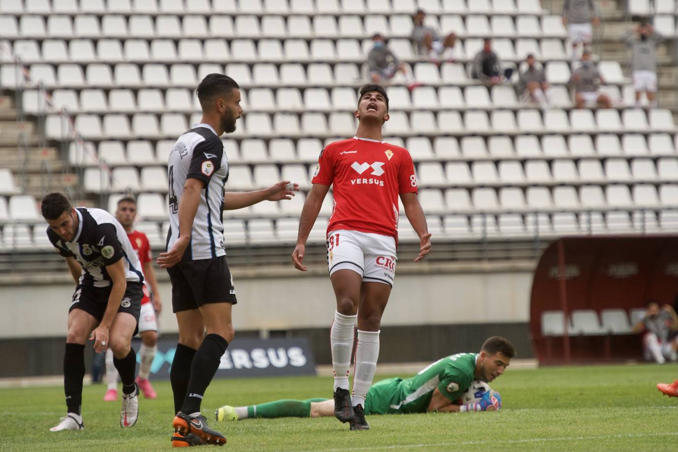 Fotos: El empate del Real Murcia ante el Linense, en imágenes