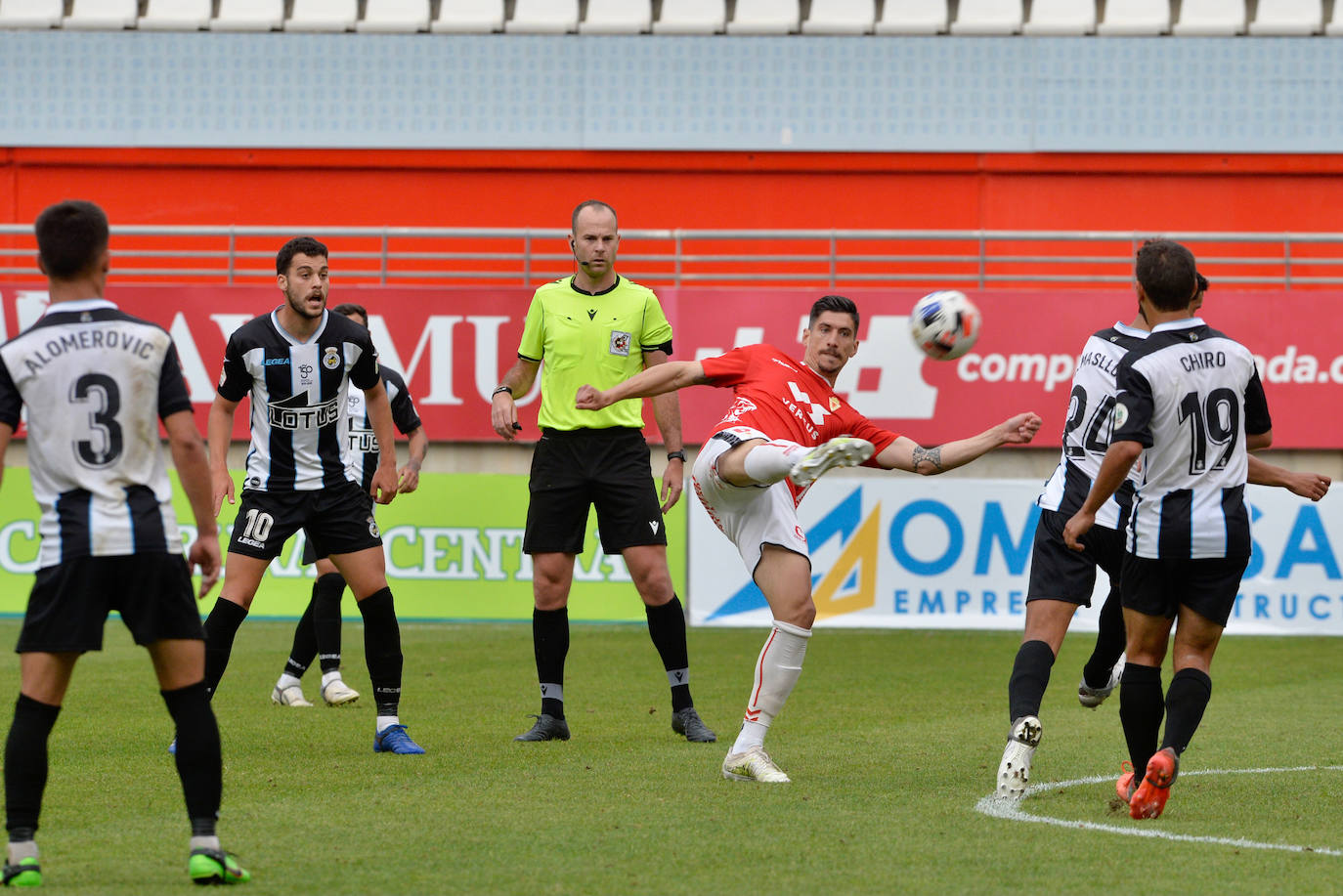 Fotos: El empate del Real Murcia ante el Linense, en imágenes