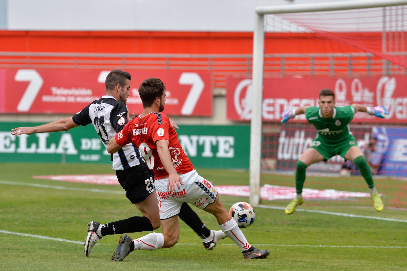 Fotos: El empate del Real Murcia ante el Linense, en imágenes